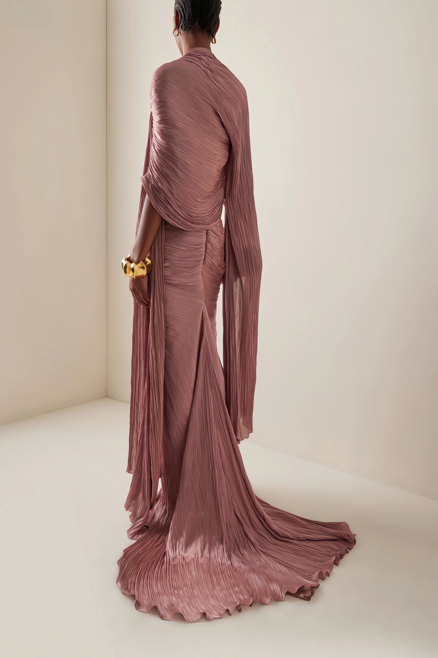Selene — Vestido Maxi Drapeado Capa Asimétrica
