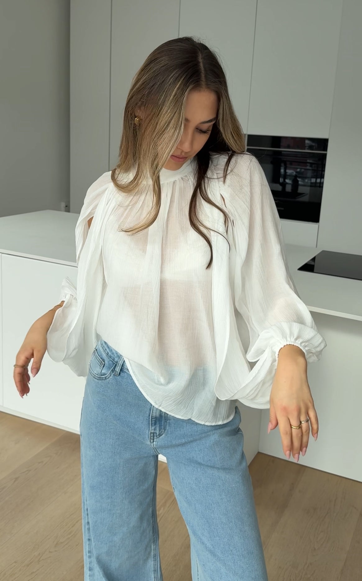 Silvia — Blusa Cuello Alto Blanca