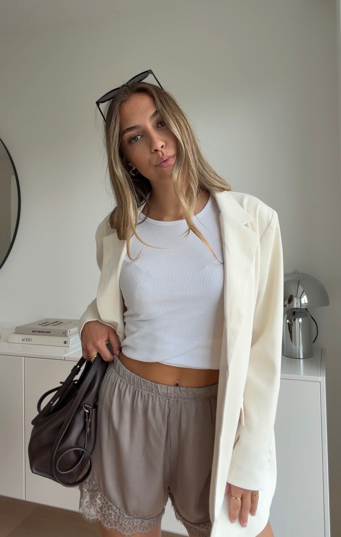 Elsa — Short Satinado Encaje