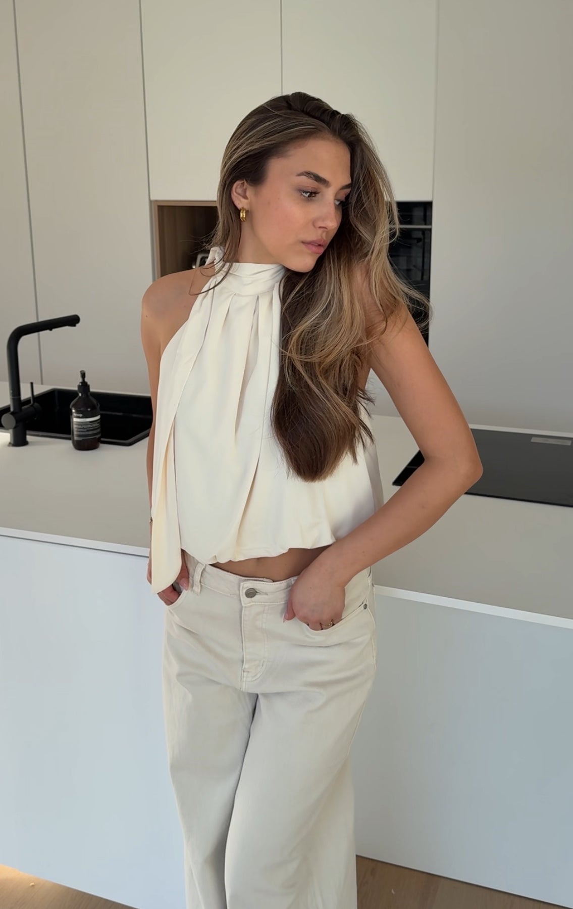 Nuria — Top Cuello Alto Beige