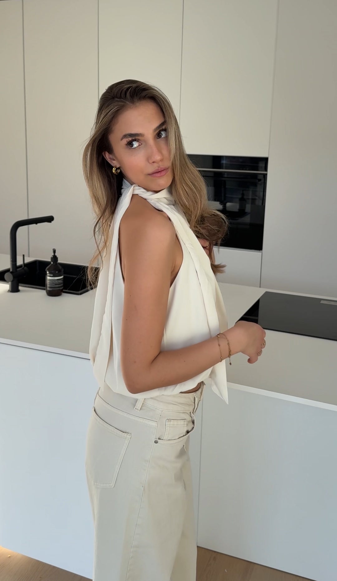Nuria — Top Cuello Alto Beige