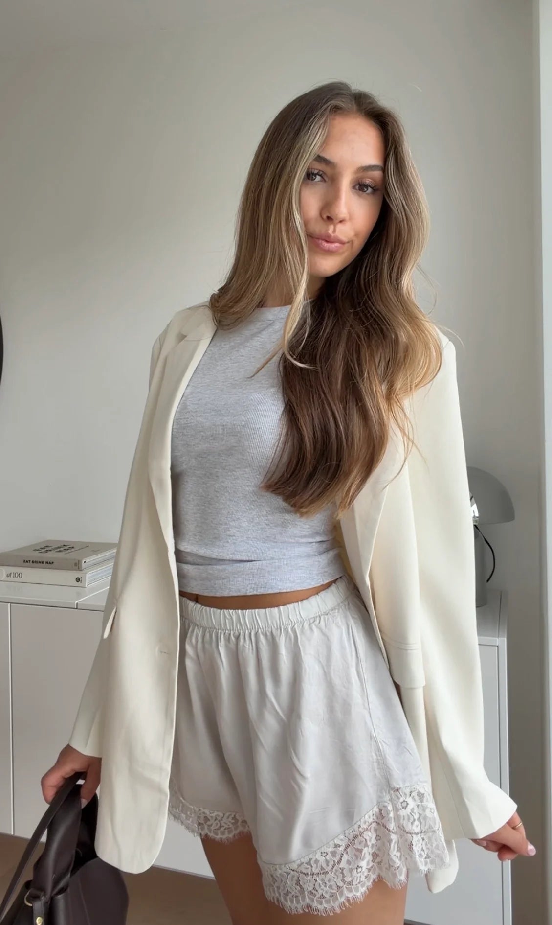 Elsa — Short Satinado Encaje