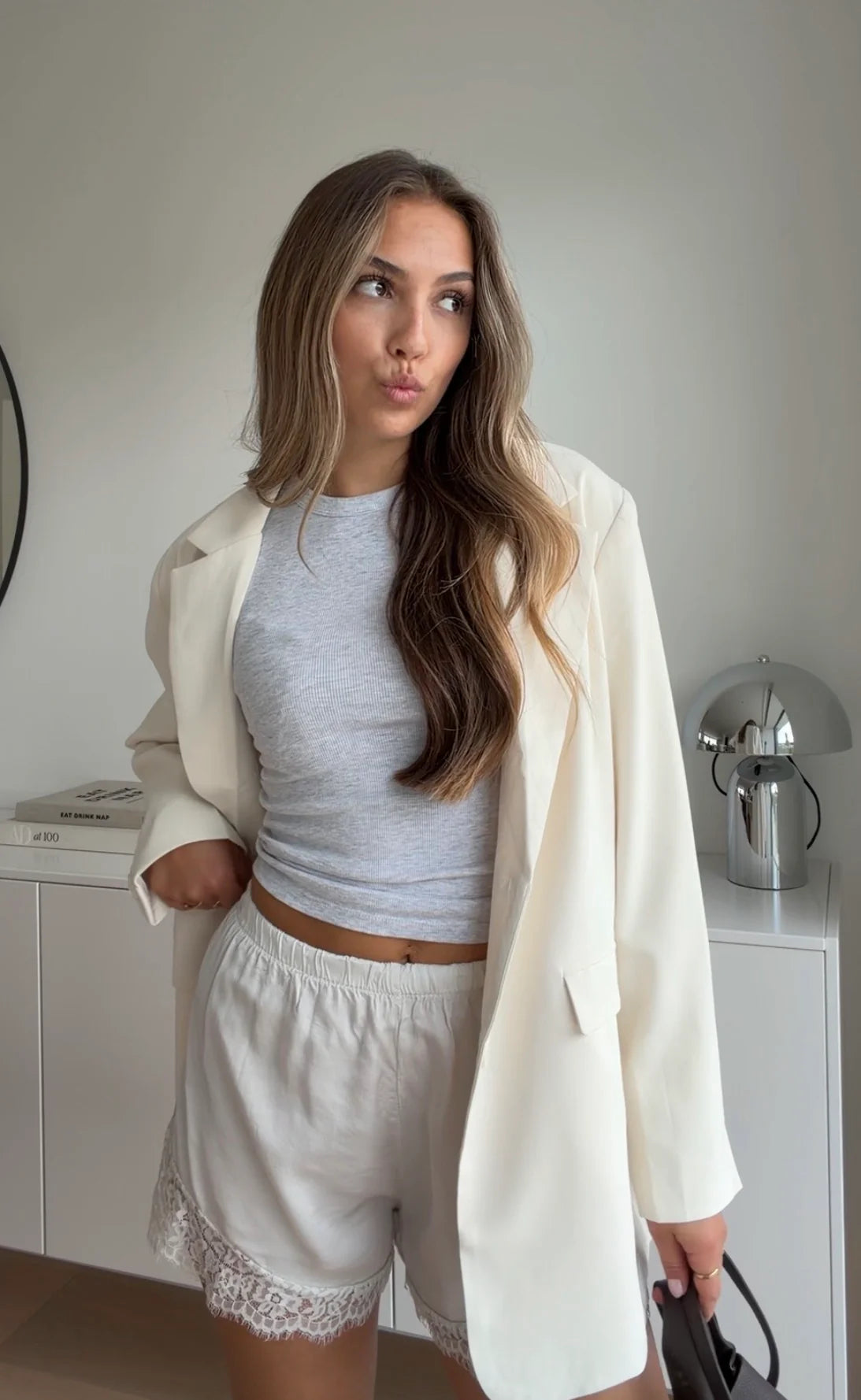 Elsa — Short Satinado Encaje