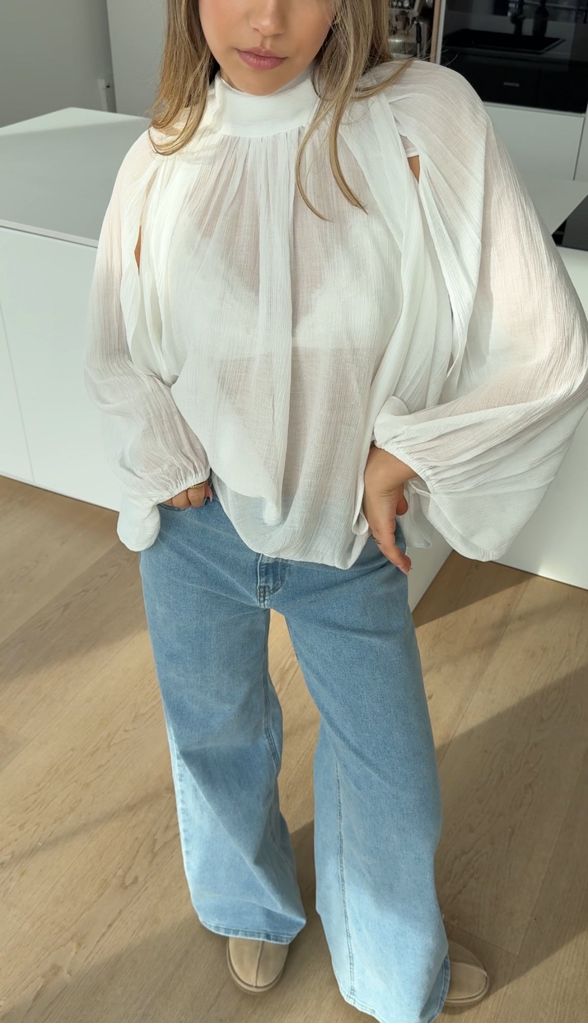 Silvia — Blusa Cuello Alto Blanca