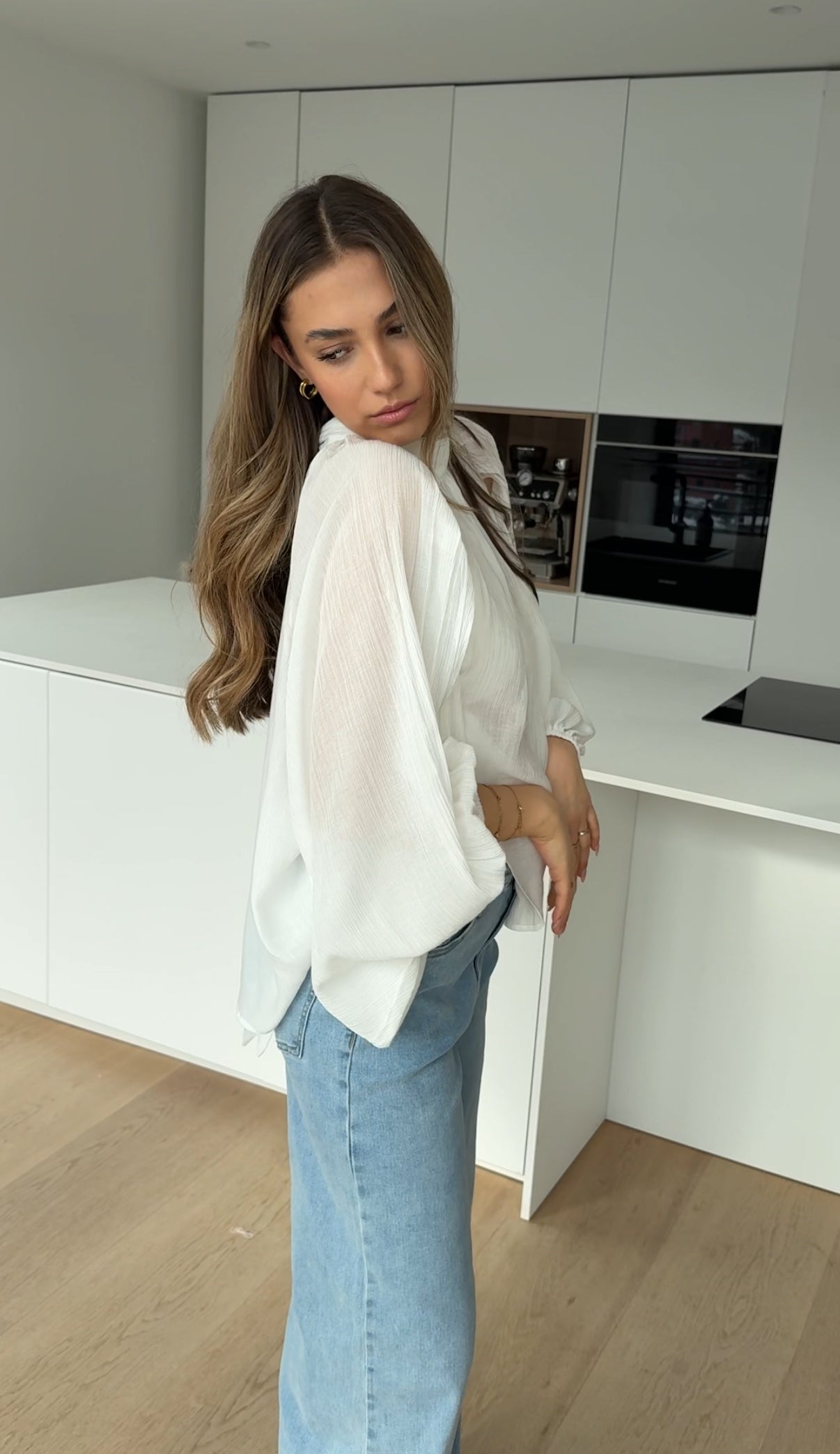 Silvia — Blusa Cuello Alto Blanca