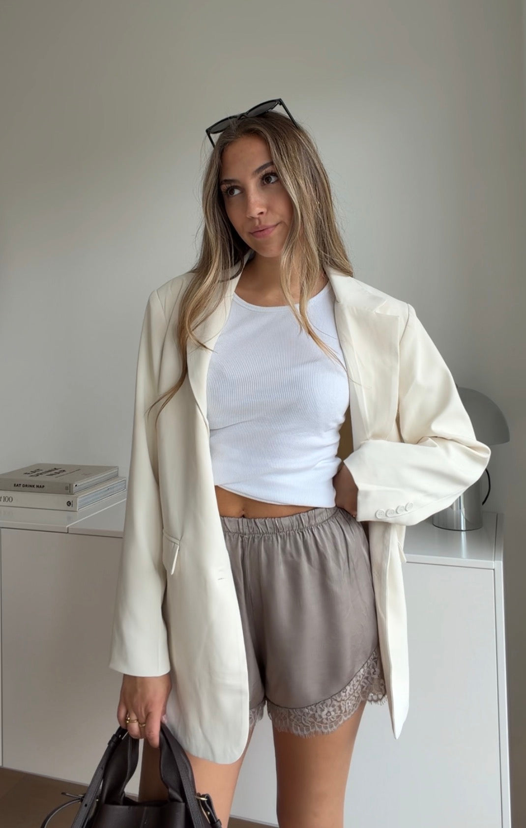 Elsa — Short Satinado Encaje