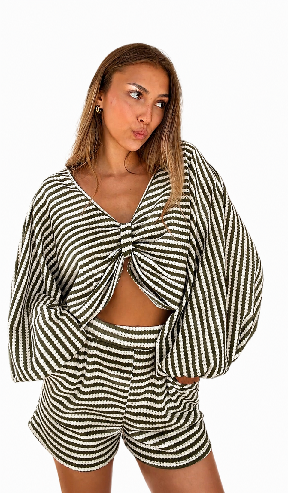 Aitana — Conjunto Top Nudo y Short Rayas