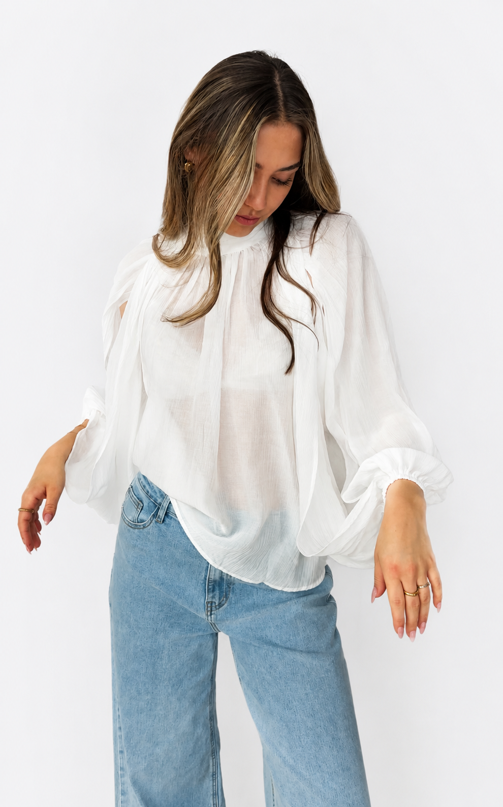 Silvia — Blusa Cuello Alto Blanca