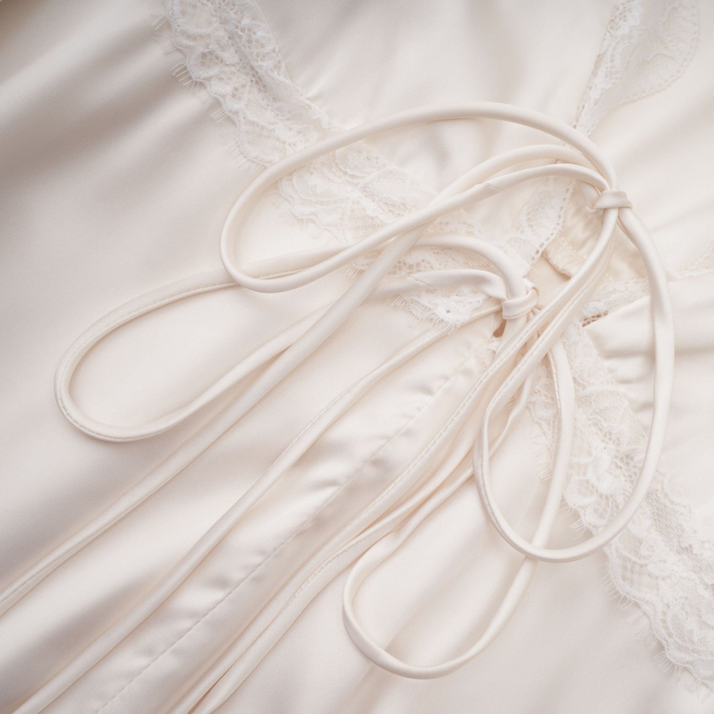 Camille — Vestido Mini Escote Corazón Encaje