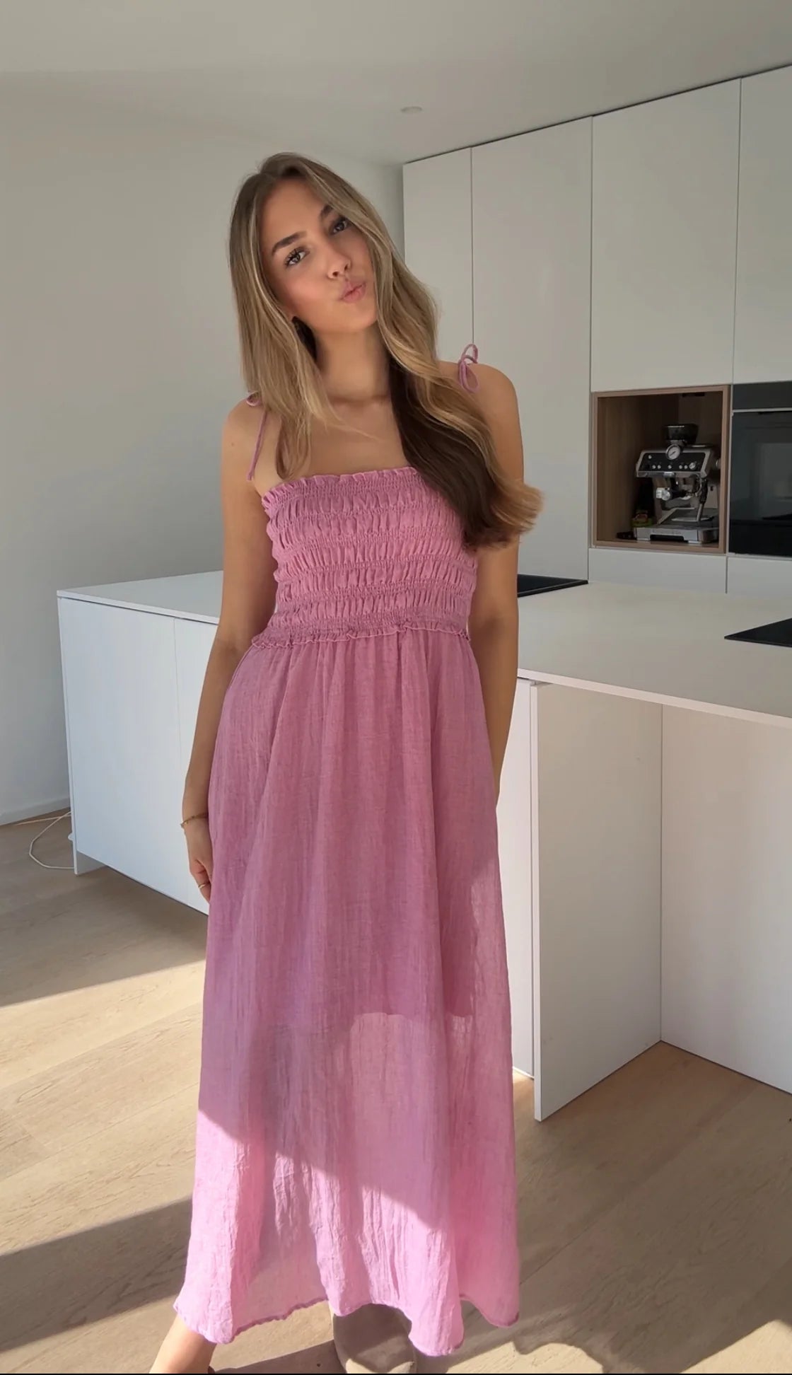 Valeria — Vestido Midi Fruncido