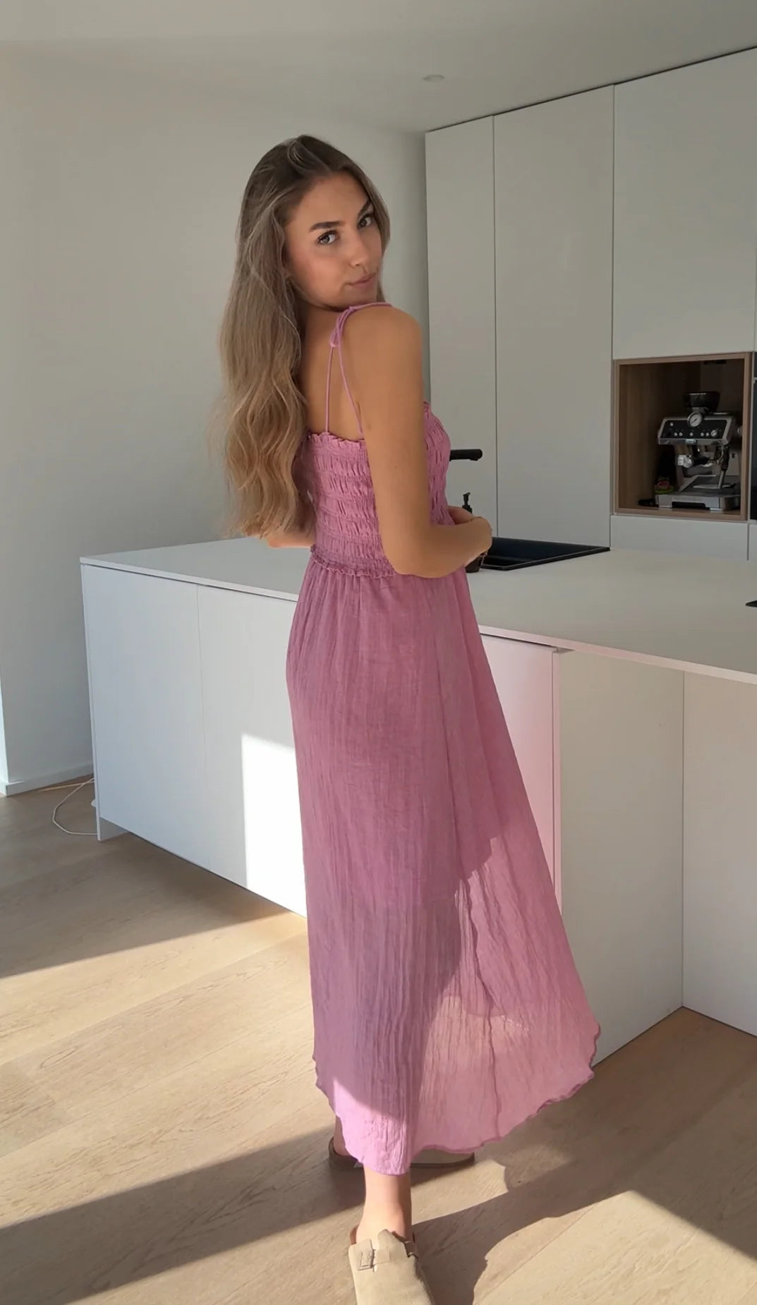 Valeria — Vestido Midi Fruncido