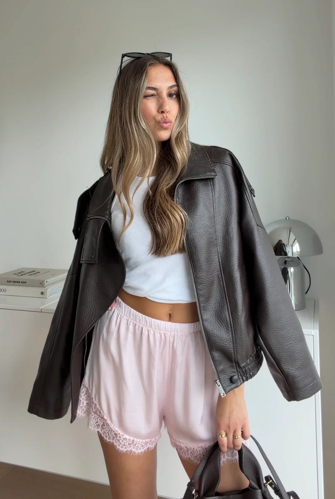 Elsa — Short Satinado Encaje