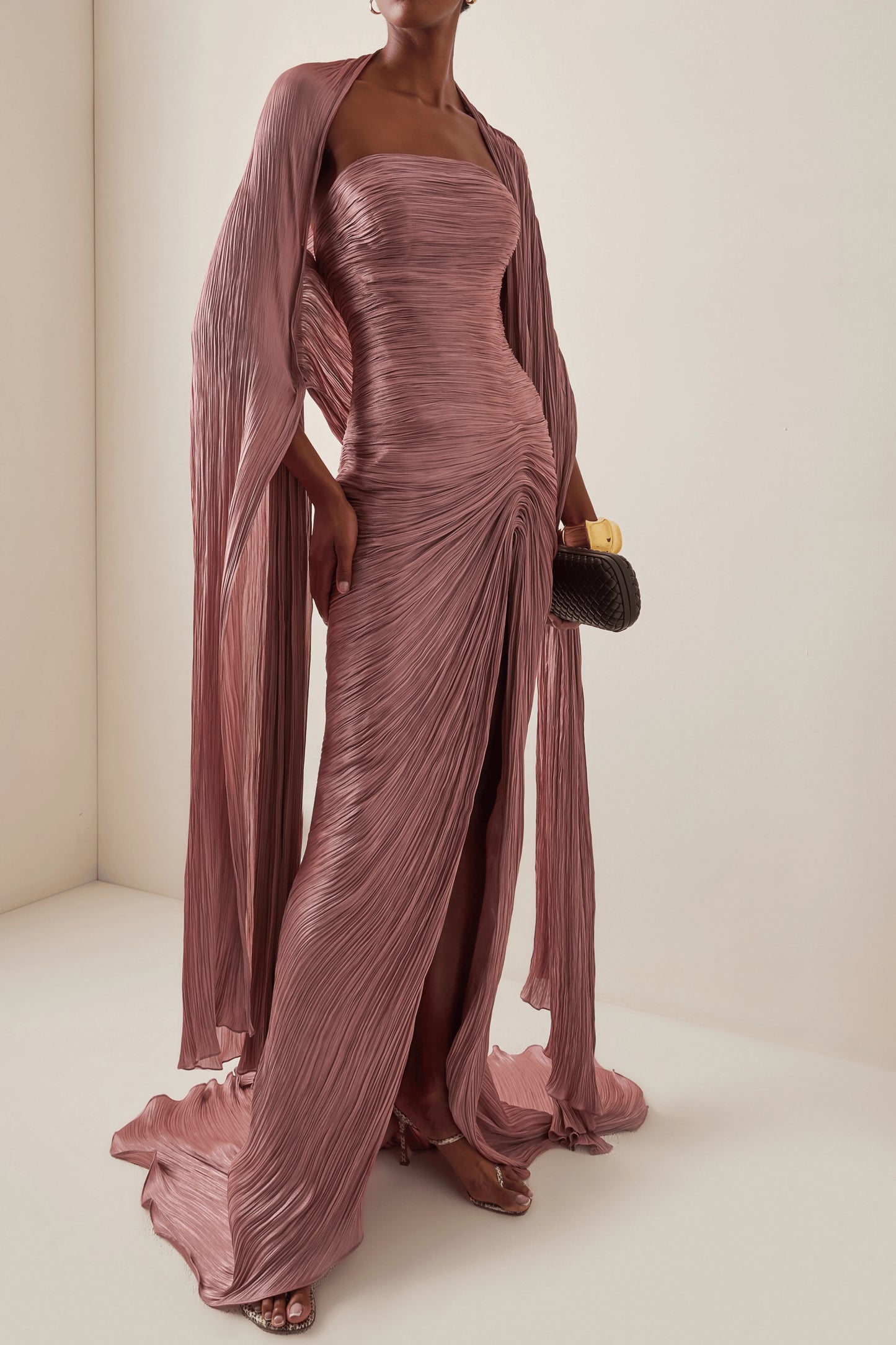 Selene — Vestido Maxi Drapeado Capa Asimétrica