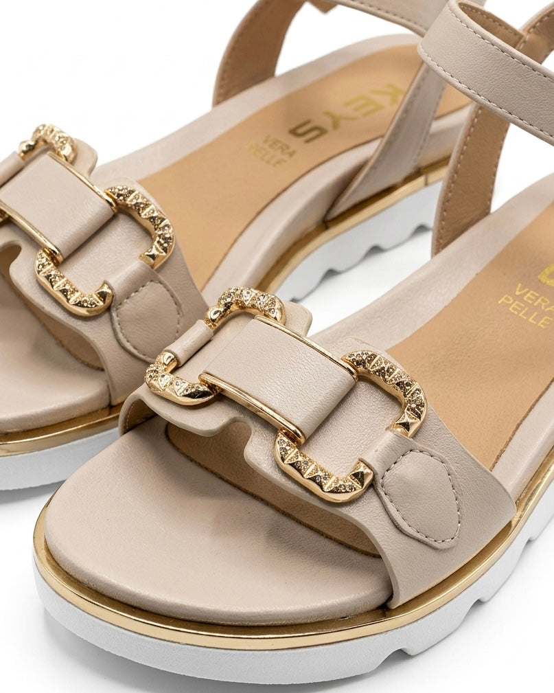 Alba — Sandalias Planas con Hebilla Joya