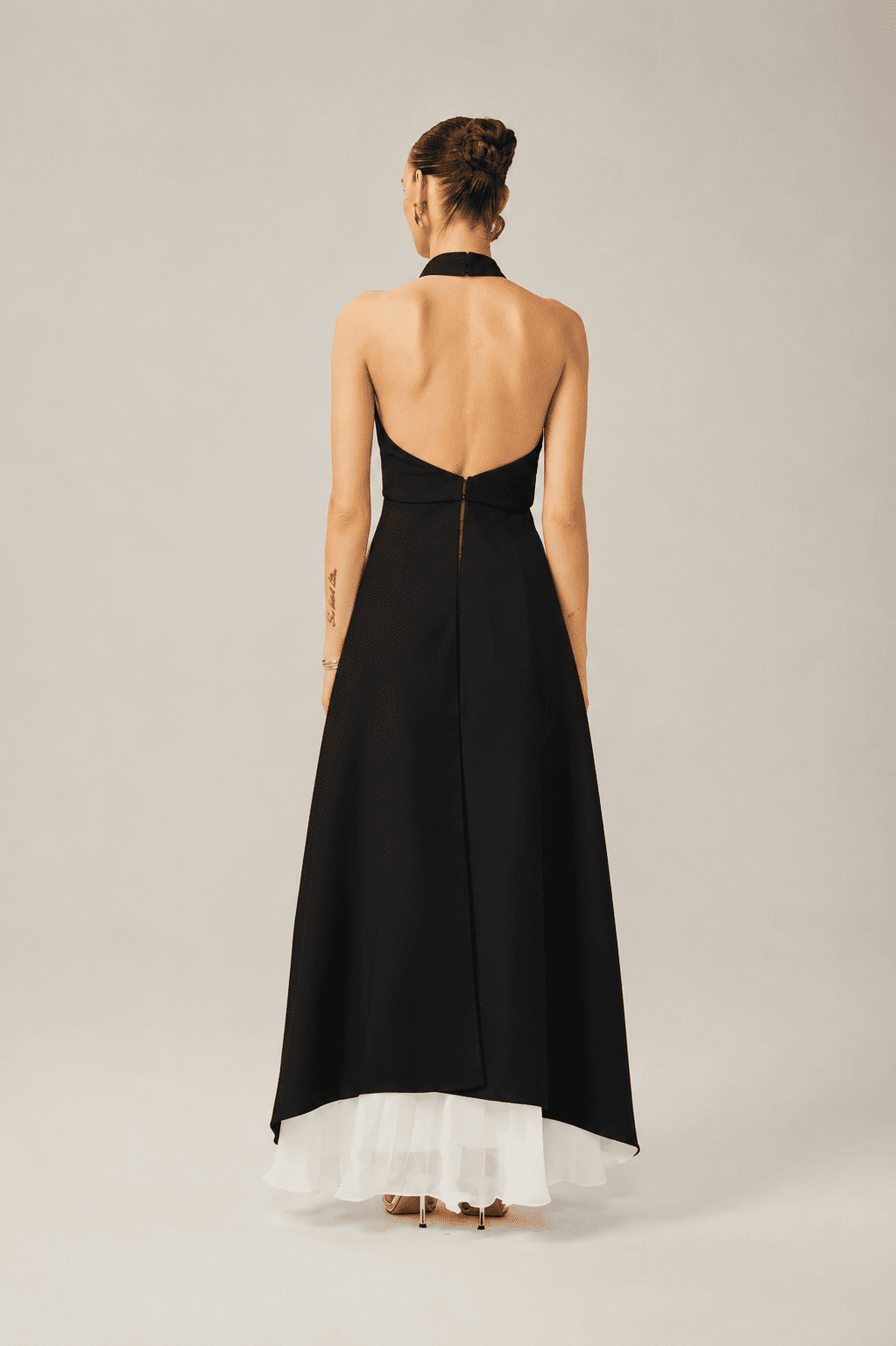 Inés — Vestido Largo Halter Drapeado Asimétrico